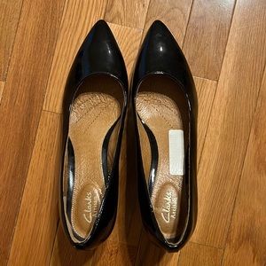Clarks Artisan black patent kitten heels size 9 1/2